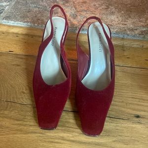 NWOT Karen Scott burgundy velvet like sling back heels